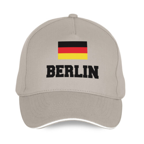 Beigefarbene Kappe – Deutsche Flagge