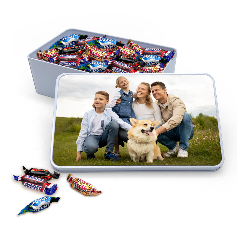 Rechteckige Schachtel mit Mini-Süßigkeiten – Familienfoto