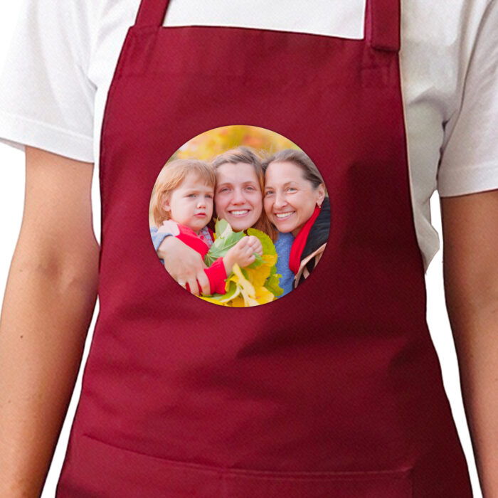 Bordeauxfarbene Schürze – Foto